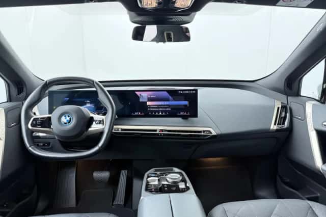 BMW iX (2025) thumbnail 5