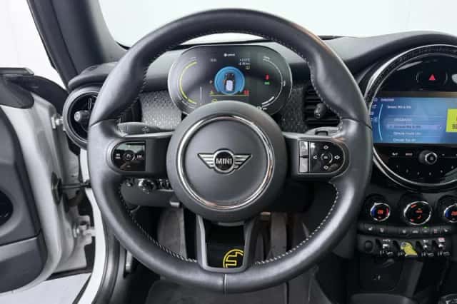 MINI Electric (2021) thumbnail 2