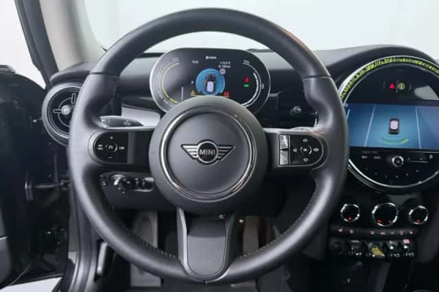 MINI Electric (2022) thumbnail 2