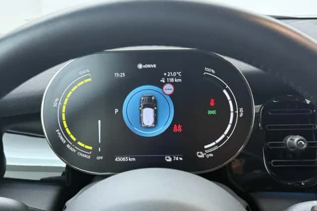 MINI Electric (2022) thumbnail 3