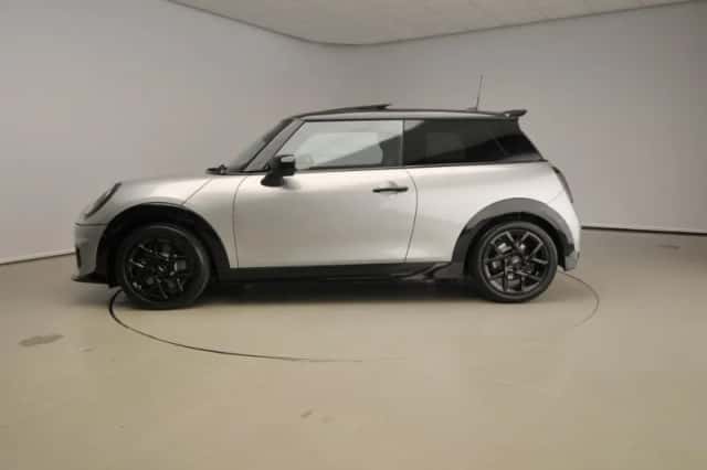 MINI Cooper (2025) thumbnail 2