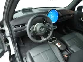 MINI Cooper (2025) thumbnail 6
