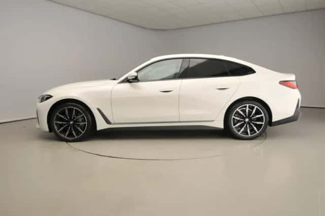 BMW i4 (2025) thumbnail 2