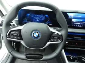 BMW i4 (2025) thumbnail 11