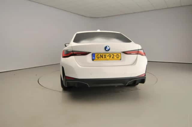 BMW i4 (2025) thumbnail 3