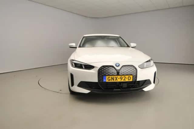 BMW i4 (2025) thumbnail 5