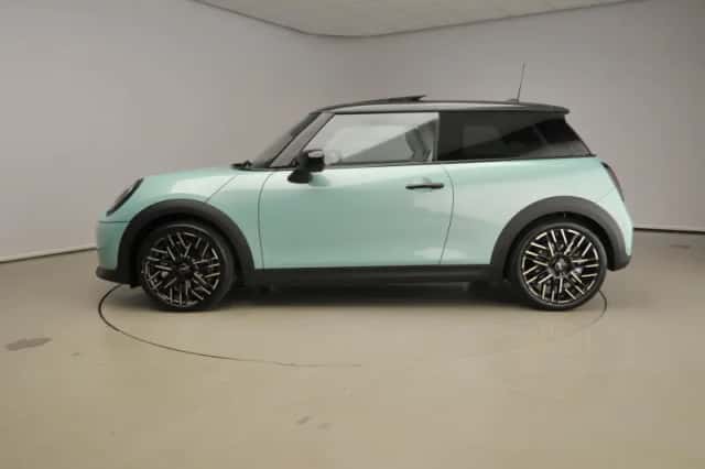 MINI Cooper (2025) thumbnail 2