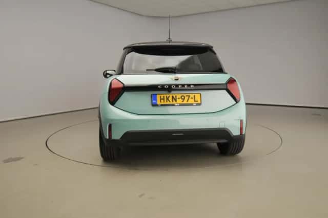 MINI Cooper (2025) thumbnail 3