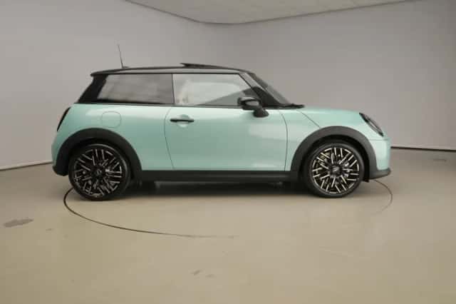 MINI Cooper (2025) thumbnail 4