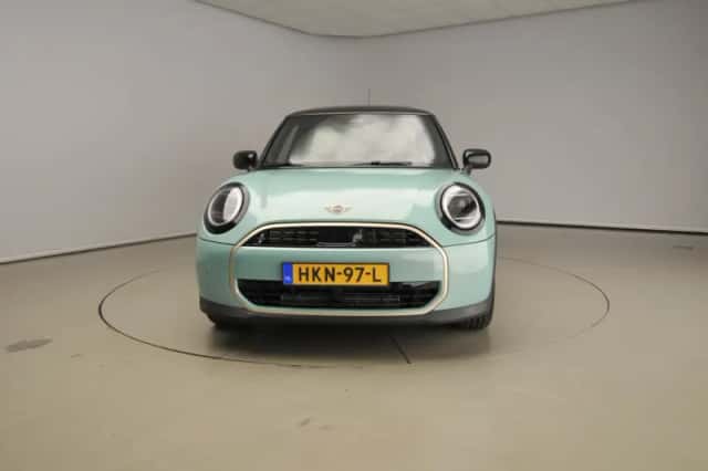 MINI Cooper (2025) thumbnail 5