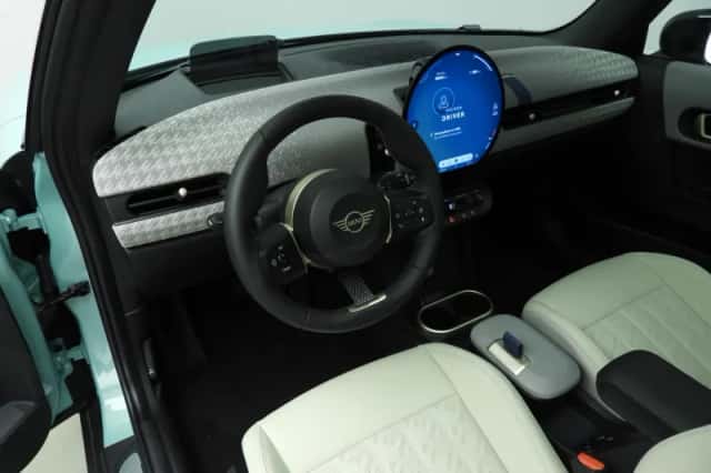 MINI Cooper (2025) thumbnail 6