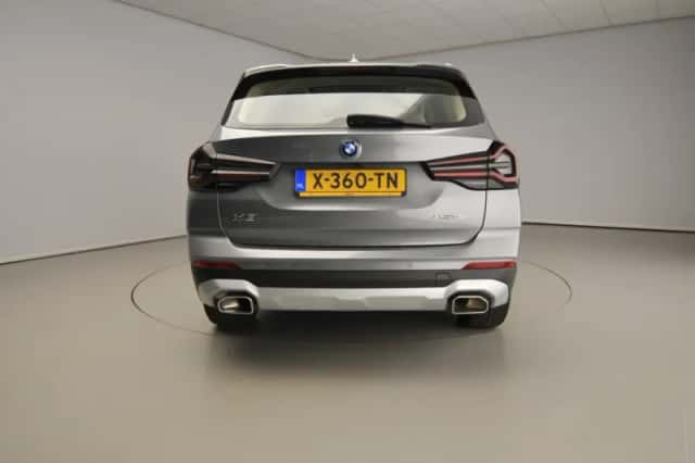 BMW X3 (2024) thumbnail 3