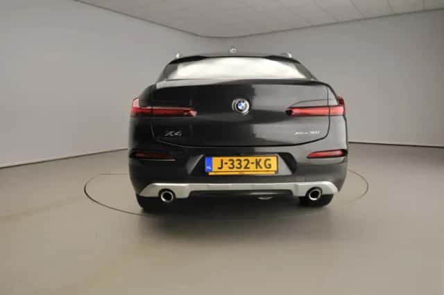 BMW X4 (2019) thumbnail 3