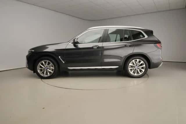 BMW X3 (2023) thumbnail 2
