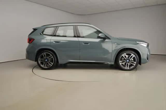 BMW iX1 (2025) thumbnail 4