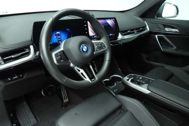 BMW iX1 (2025) thumbnail 6