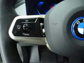 BMW iX (2025) thumbnail 13