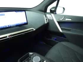 BMW iX (2025) thumbnail 14