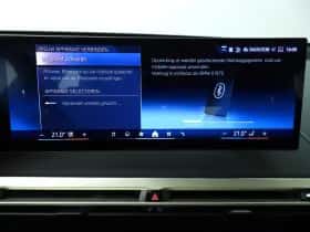 BMW iX (2025) thumbnail 36