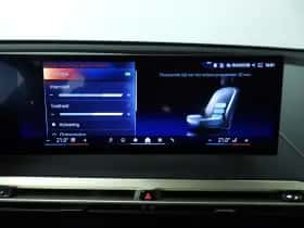 BMW iX (2025) thumbnail 42