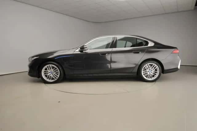 BMW 5-Serie (2024) thumbnail 2