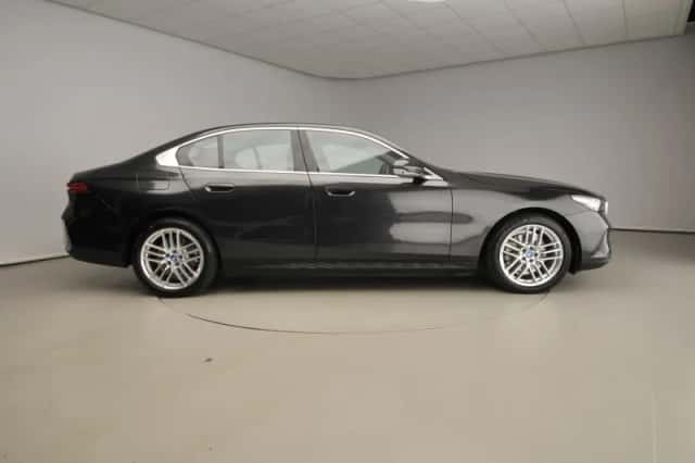 BMW 5-Serie (2024) thumbnail 4