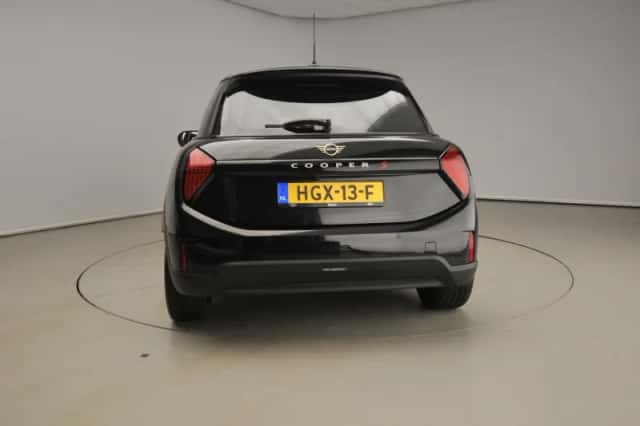 MINI Cooper S (2025) thumbnail 3