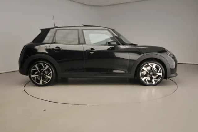 MINI Cooper S (2025) thumbnail 4