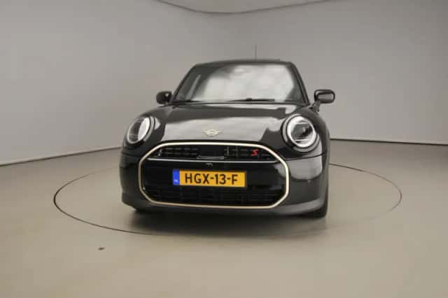 MINI Cooper S (2025) thumbnail 5