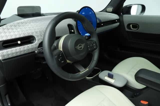 MINI Cooper S (2025) thumbnail 6