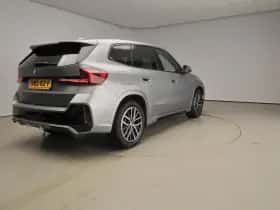 BMW iX1 (2025) thumbnail 2
