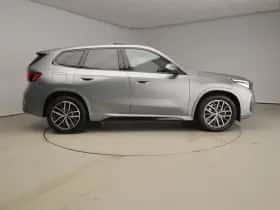 BMW iX1 (2025) thumbnail 3