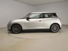 MINI Cooper (2024) thumbnail 2