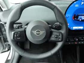 MINI Cooper (2024) thumbnail 11