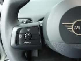 MINI Cooper (2024) thumbnail 13