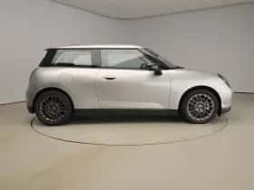 MINI Cooper (2024) thumbnail 4