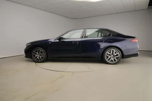 BMW i5 (2025) thumbnail 2