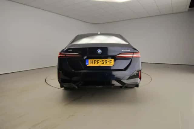 BMW i5 (2025) thumbnail 3