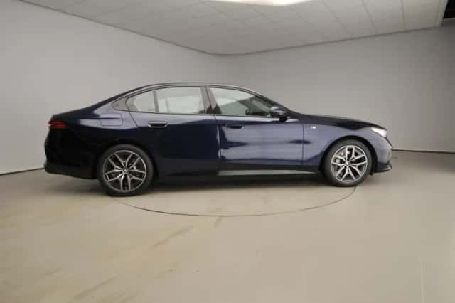 BMW i5 (2025) thumbnail 4