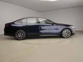BMW i5 (2025) thumbnail 4