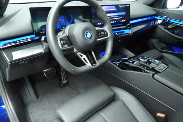 BMW i5 (2025) thumbnail 6