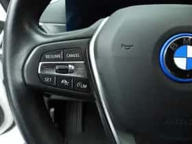 BMW i4 (2023) thumbnail 13