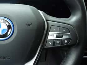 BMW i4 (2023) thumbnail 15