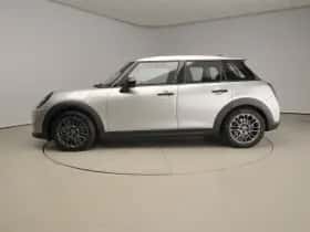 MINI Cooper (2025) thumbnail 2