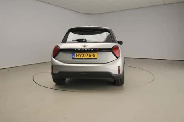 MINI Cooper (2025) thumbnail 3