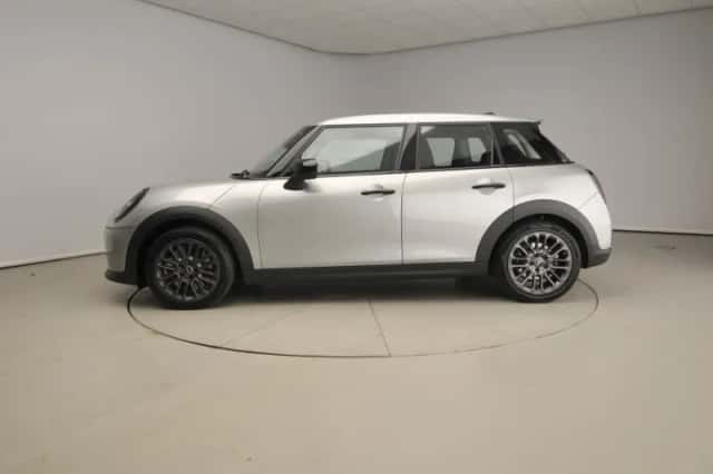 MINI Cooper (2025) thumbnail 2