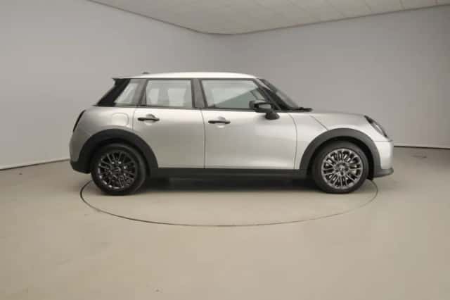 MINI Cooper (2025) thumbnail 4