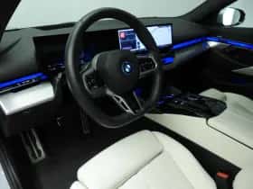 BMW i5 (2024) thumbnail 6