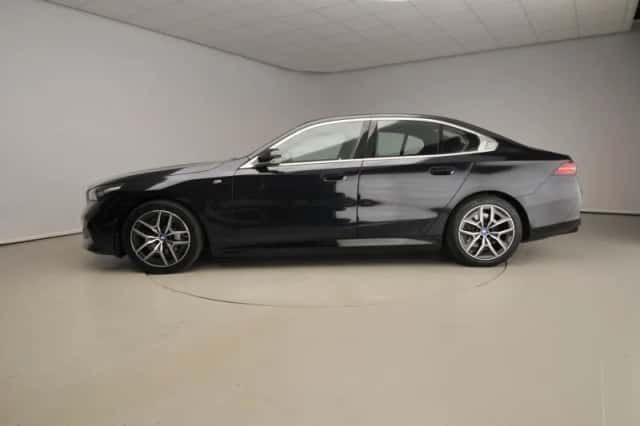 BMW i5 (2025) thumbnail 2
