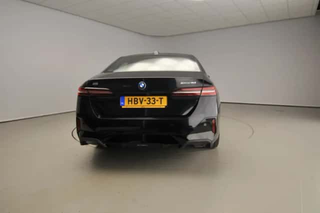 BMW i5 (2025) thumbnail 3